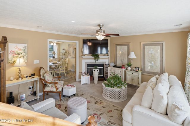 6030 Woodhaven Pl Cir, Louisville, KY 40228