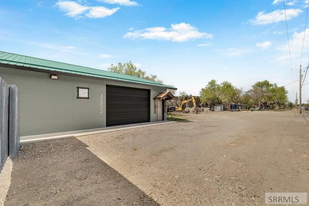 Image 3 of property listing at 4555 S 5th Avenue, Pocatello, ID 83201