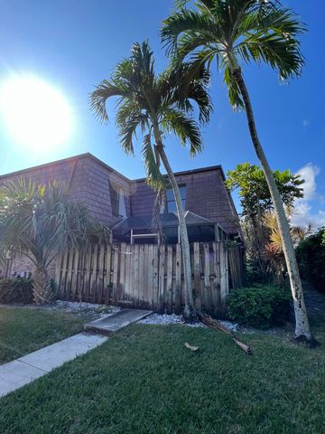 7482 E Courtyard Run E E, Boca Raton, FL 33433