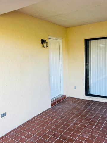 7482 E Courtyard Run E E, Boca Raton, FL 33433