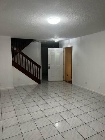 7482 E Courtyard Run E E, Boca Raton, FL 33433