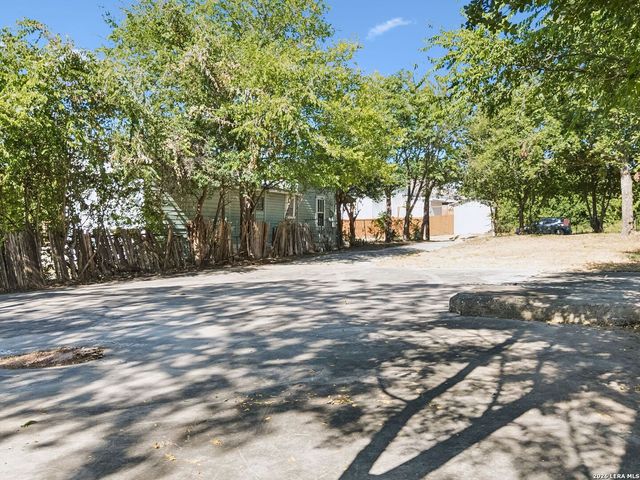 1121 N Olive Street, San Antonio, TX 78202