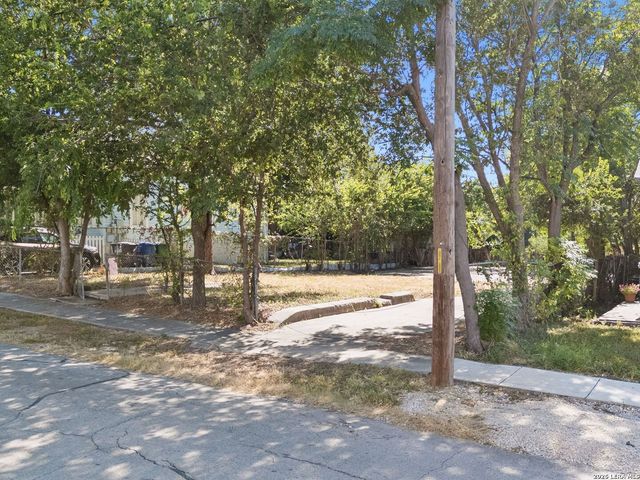 1121 N Olive Street, San Antonio, TX 78202