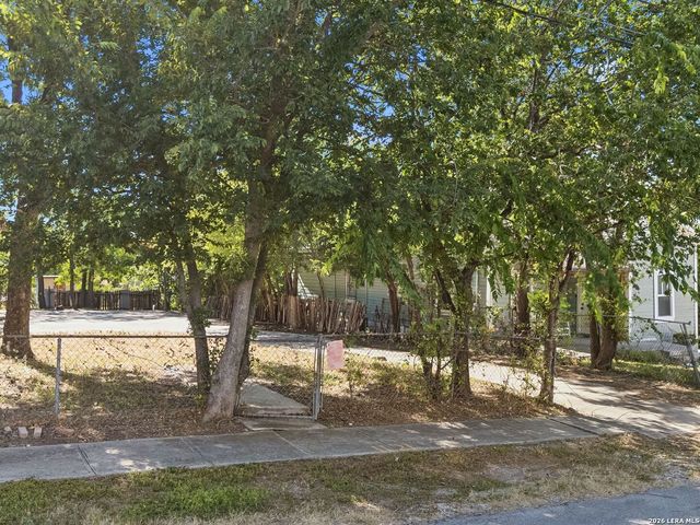 1121 N Olive Street, San Antonio, TX 78202