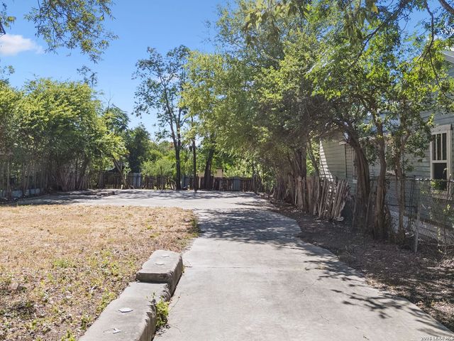 1121 N Olive Street, San Antonio, TX 78202