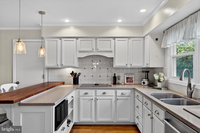 313 FAULKNER DR, Lancaster, PA 17601