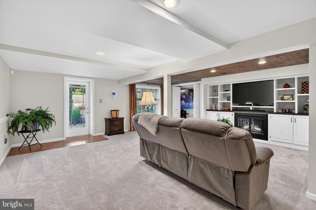 313 FAULKNER DR, Lancaster, PA 17601
