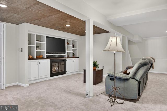 313 FAULKNER DR, Lancaster, PA 17601