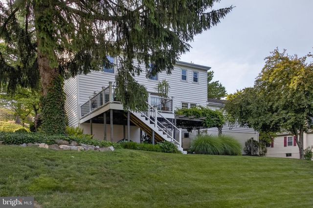 313 FAULKNER DR, Lancaster, PA 17601