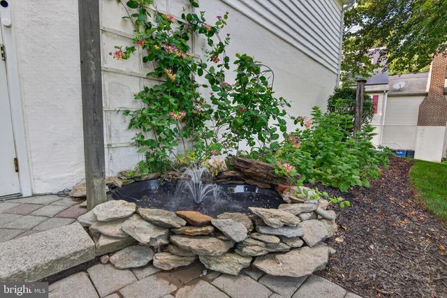 313 FAULKNER DR, Lancaster, PA 17601