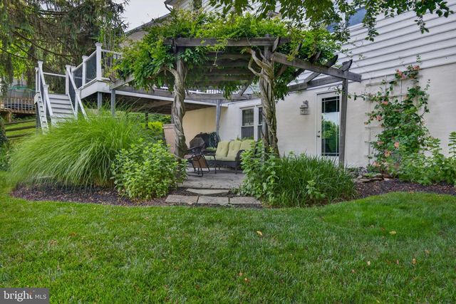 313 FAULKNER DR, Lancaster, PA 17601