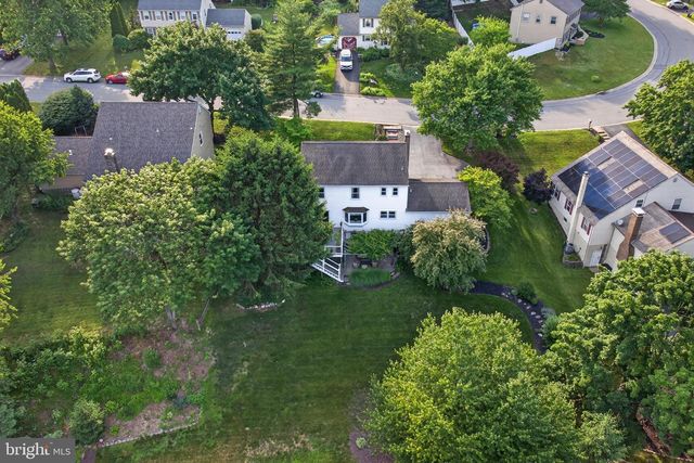 313 FAULKNER DR, Lancaster, PA 17601