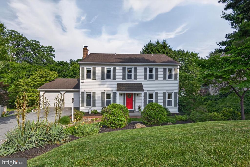 313 FAULKNER DR, Lancaster, PA 17601