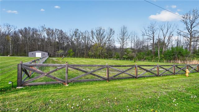 2382 Warren Burton Road, Southington, OH 44470