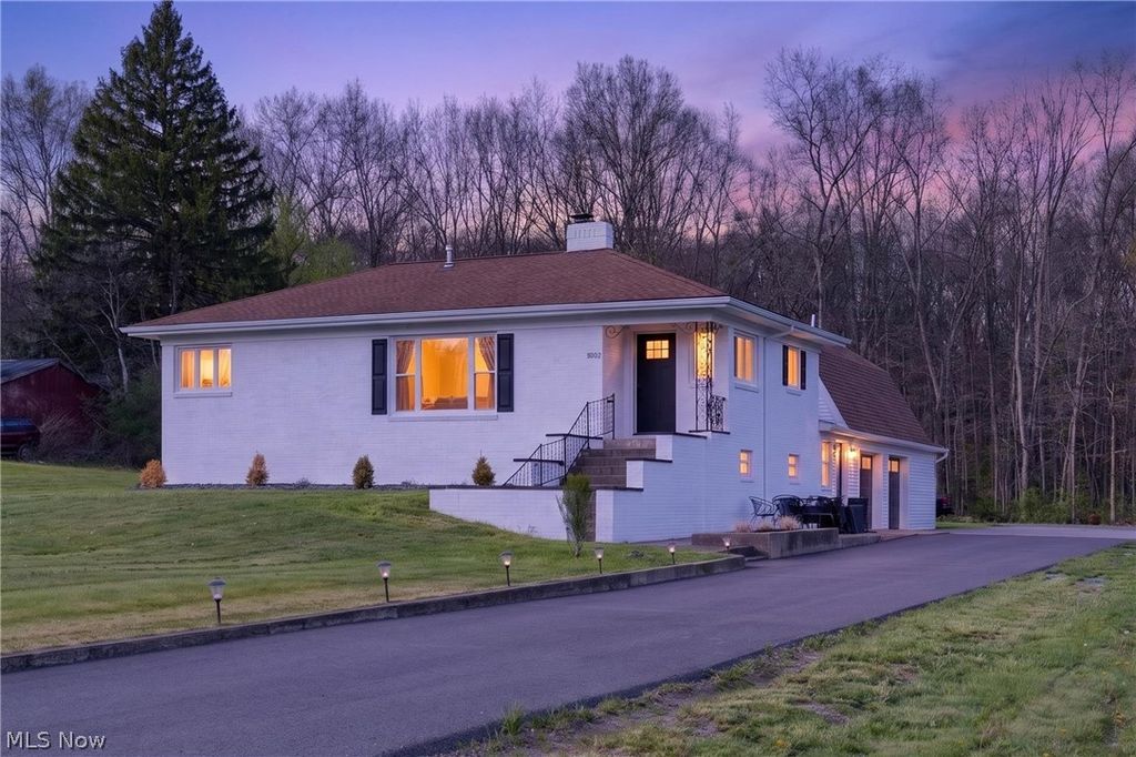 2382 Warren Burton Road, Southington, OH 44470