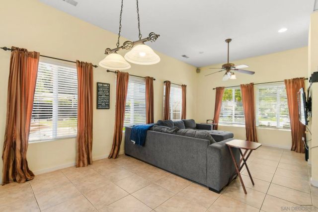 11762 Calle Vivienda, San Diego, CA 92128