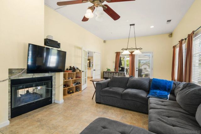 11762 Calle Vivienda, San Diego, CA 92128