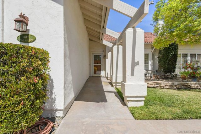 11762 Calle Vivienda, San Diego, CA 92128