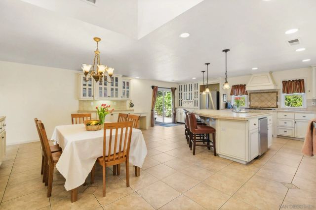 11762 Calle Vivienda, San Diego, CA 92128