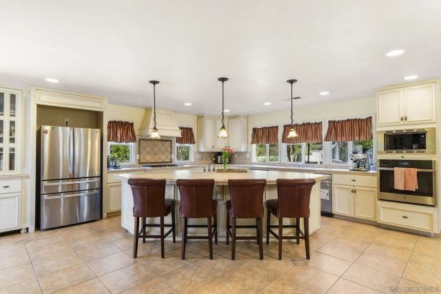 11762 Calle Vivienda, San Diego, CA 92128