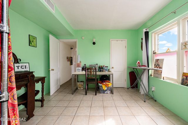 1317 N Dodge Boulevard, Tucson, AZ 85716