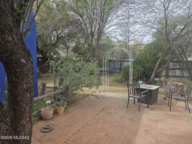 1317 N Dodge Boulevard, Tucson, AZ 85716