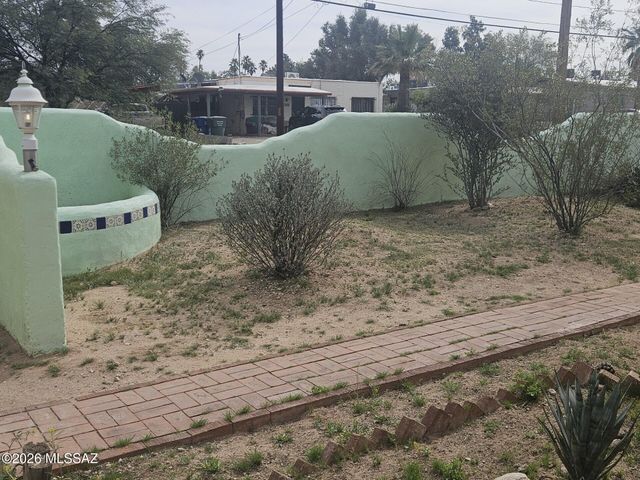 1317 N Dodge Boulevard, Tucson, AZ 85716