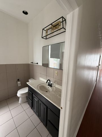 2717 W Congress Parkway 2, Chicago, IL 60612