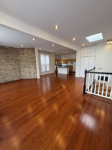 2717 W Congress Parkway 2, Chicago, IL 60612