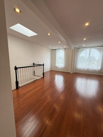 2717 W Congress Parkway 2, Chicago, IL 60612