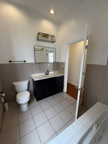 2717 W Congress Parkway 2, Chicago, IL 60612