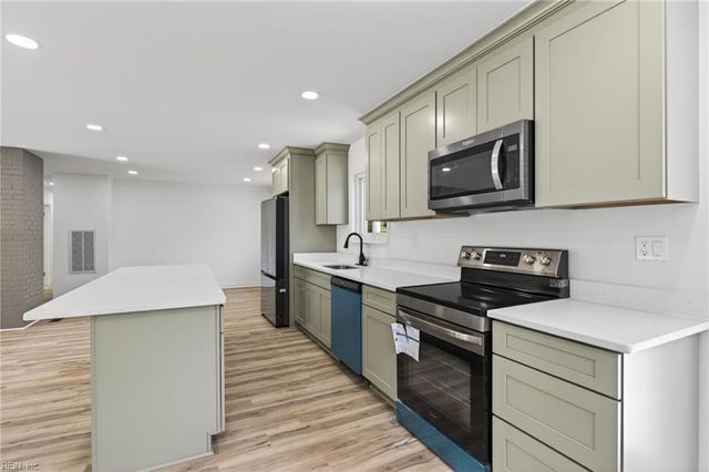 3733 Virginius DR, Virginia Beach, VA 23452