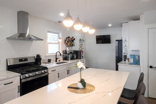 16 Thayer Street, Worcester, MA 01603
