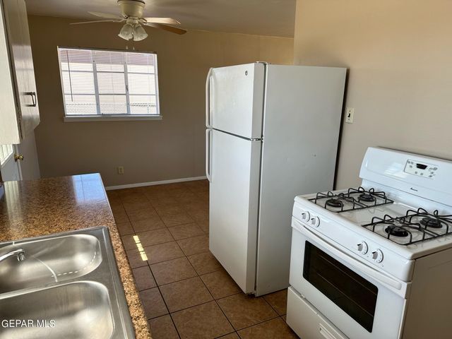 5732 ARROWHEAD Drive, El Paso, TX 79924