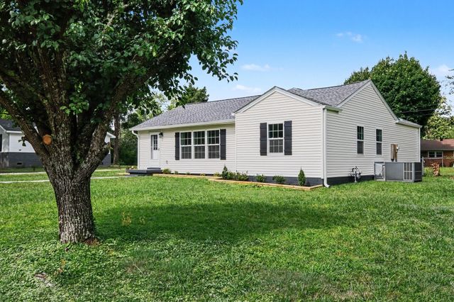 206 Bragg Cir, Tullahoma, TN 37388