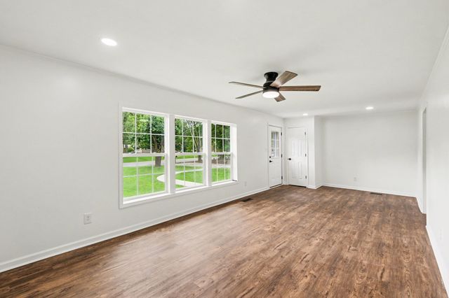 206 Bragg Cir, Tullahoma, TN 37388