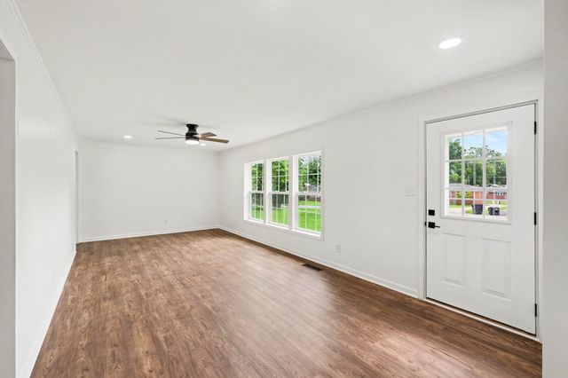 206 Bragg Cir, Tullahoma, TN 37388