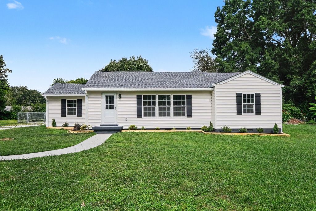 206 Bragg Cir, Tullahoma, TN 37388