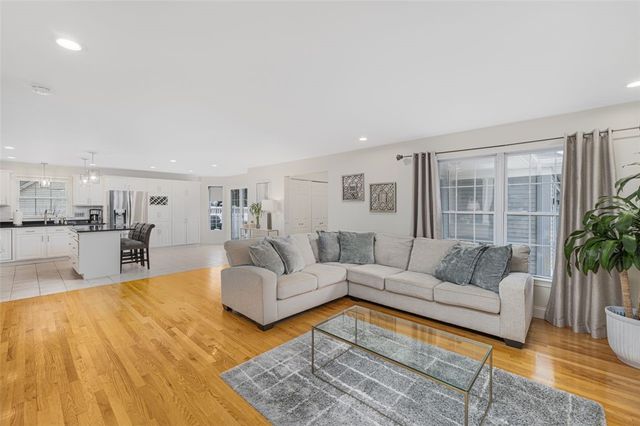 17 Millers Brook Drive, Cumberland, RI 02864