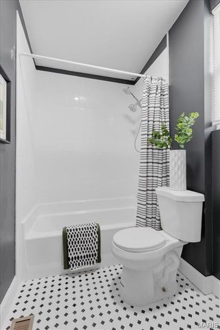 7049 Melrose Avenue, University City, MO 63130