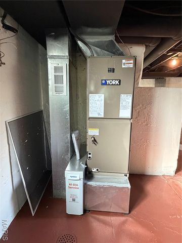 7049 Melrose Avenue, University City, MO 63130