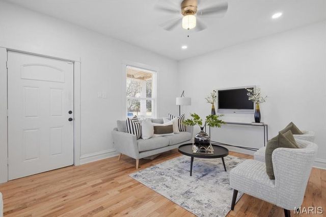 7049 Melrose Avenue, University City, MO 63130