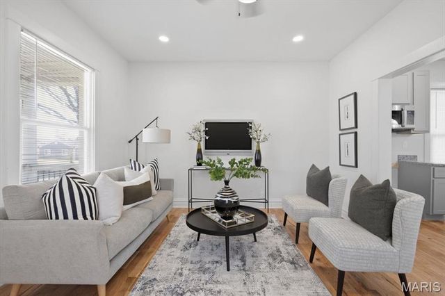 7049 Melrose Avenue, University City, MO 63130