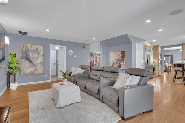 33499 Quail Run Rd, Fremont, CA 94555