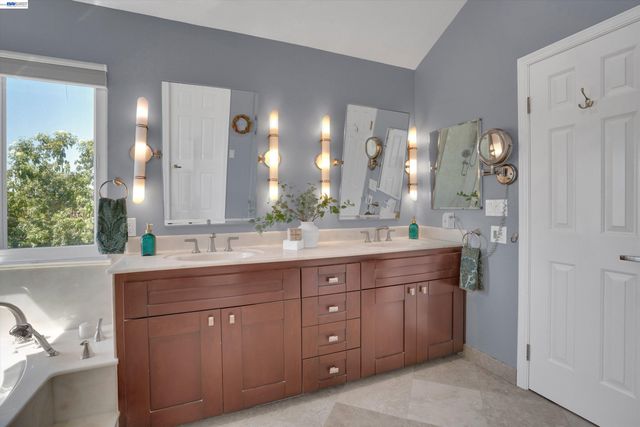 33499 Quail Run Rd, Fremont, CA 94555