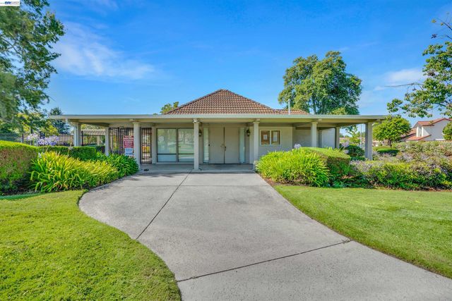 33499 Quail Run Rd, Fremont, CA 94555