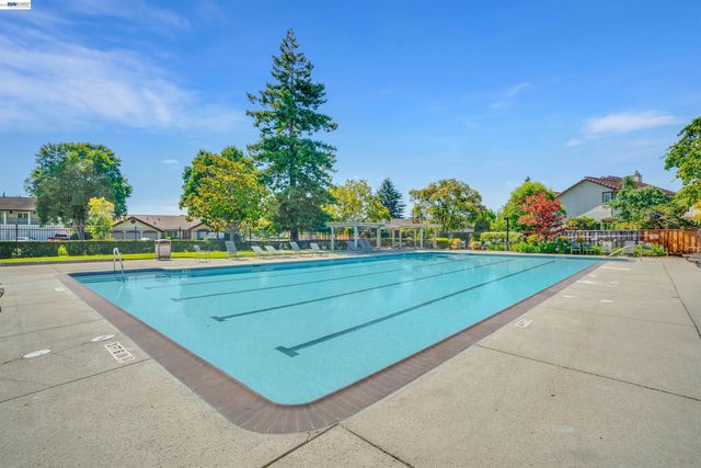 33499 Quail Run Rd, Fremont, CA 94555