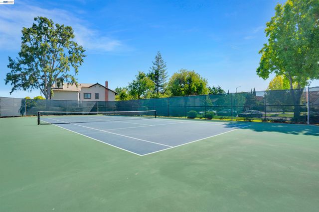 33499 Quail Run Rd, Fremont, CA 94555