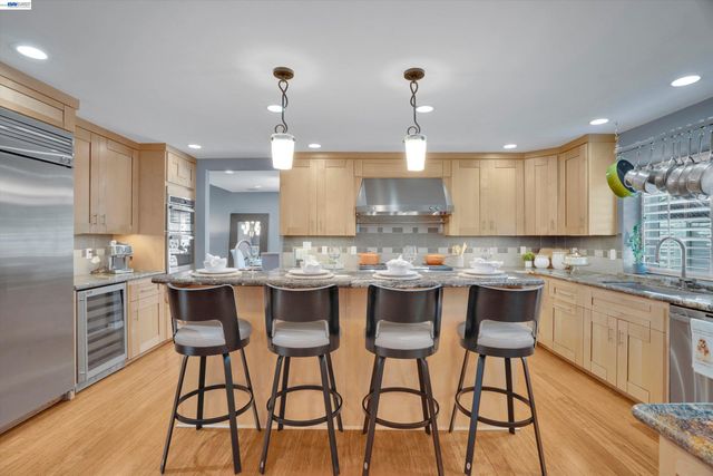 33499 Quail Run Rd, Fremont, CA 94555