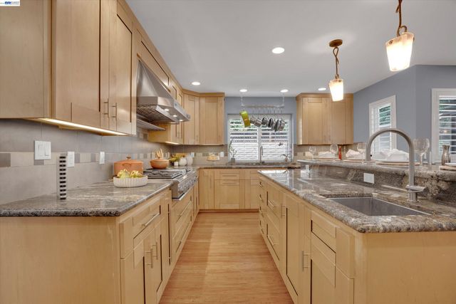 33499 Quail Run Rd, Fremont, CA 94555